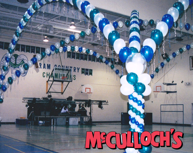 Decorating a Prom in London with Balloons
